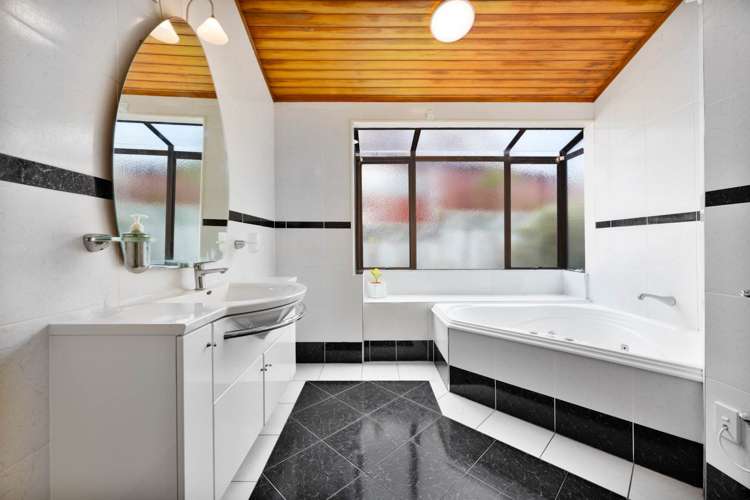 22 Greenvalley Rise Glenfield_12