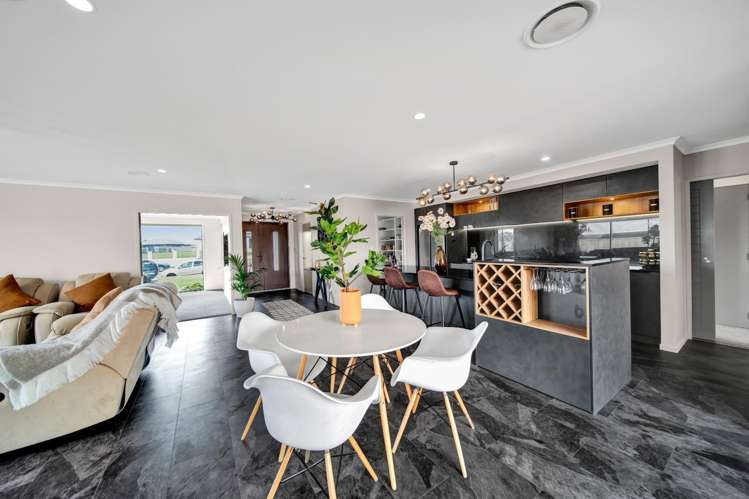 33 Honeyfield Drive Whalers Gate_3