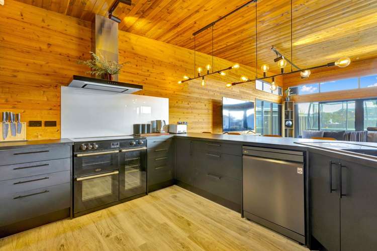 18 Helicon Street_5