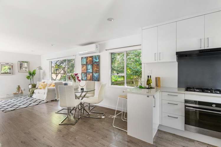 16 Dunraven Place Torbay_13