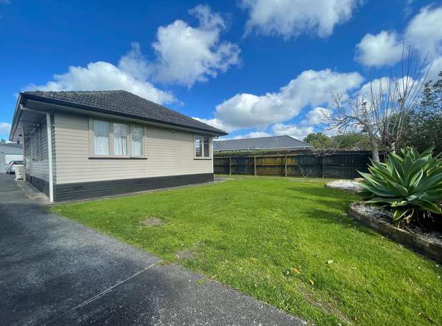 Fully fenced and Huge yard in the Peninsula