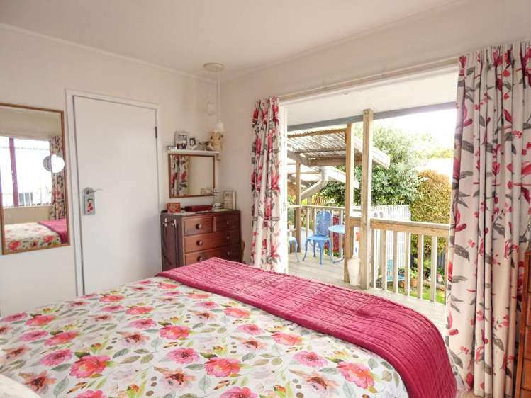 5 Te Whena Street Otaki Beach_7