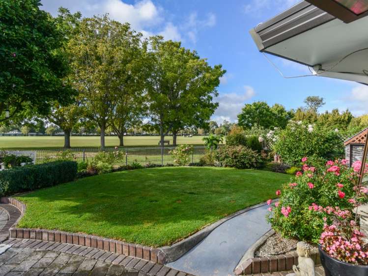 404 Hart Drive Frimley_24