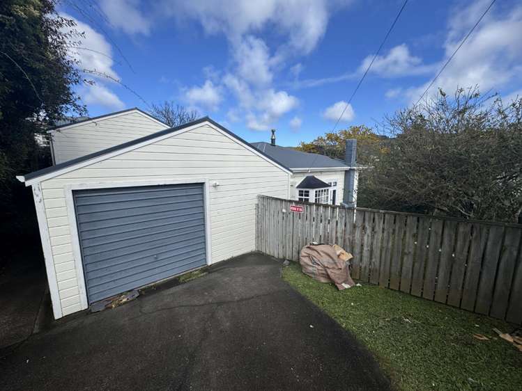  27 Tawa Terrace Tawa_21