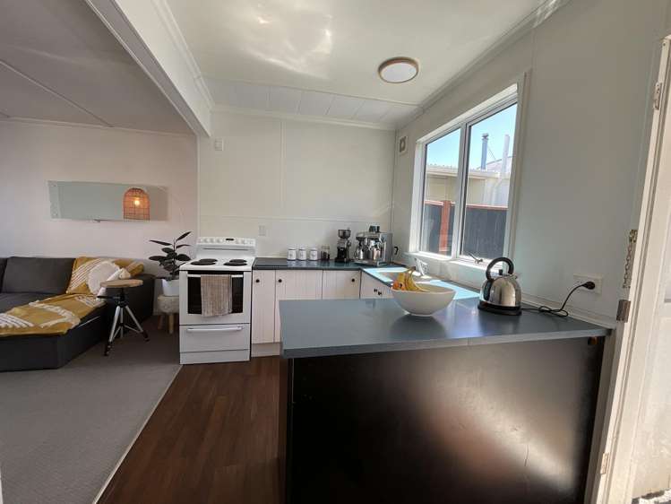 2/14 Karamu Street Strandon_2