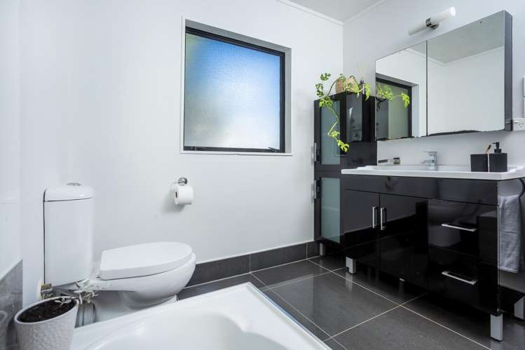2/17 Greenvalley Rise Glenfield_9