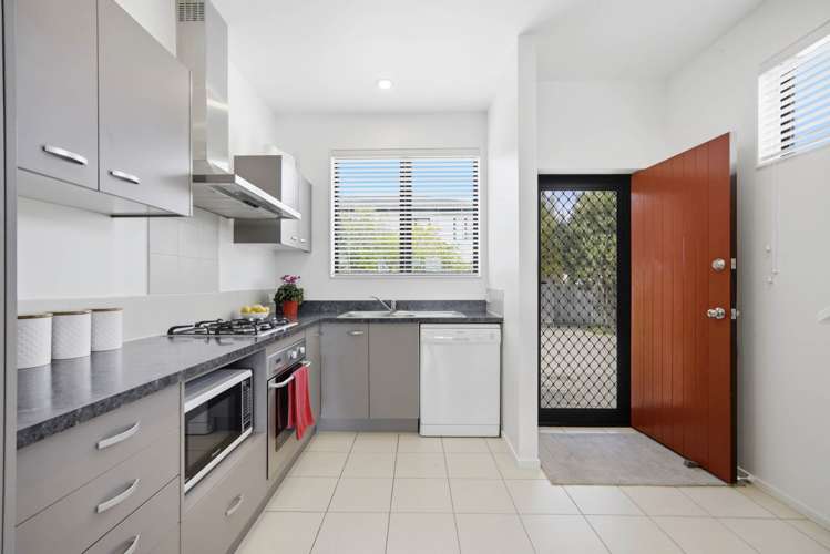 21/22 Northcross drive_4