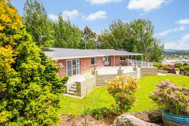 Stunning Home, Breathtaking Views set on 2ha!