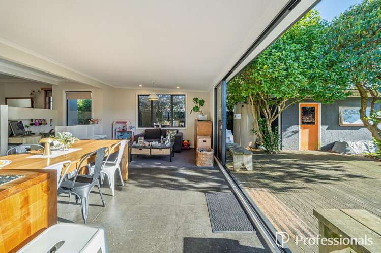 18 Burden Avenue Wainuiomata_12