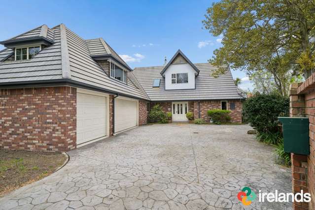 Spacious Family Home with Triple Garage