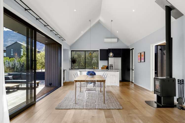 32 Falconer Rise Jacks Point_18