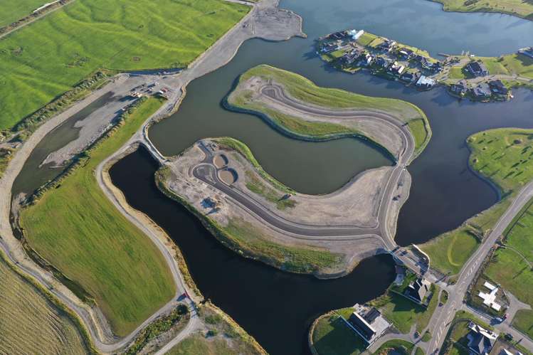 22 Bridgewater Quay Lake Hood_6