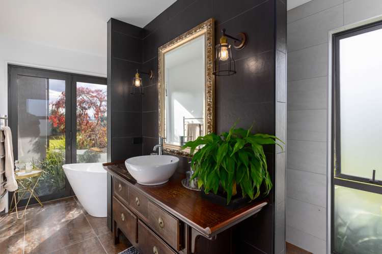 64 Mountvista Road Fernside_14