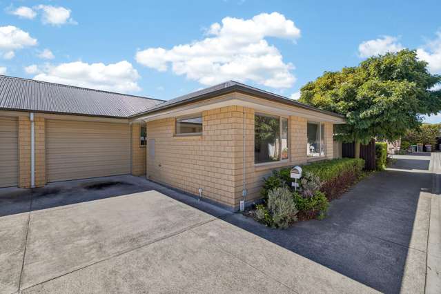 Modern, freehold and perfectly positioned