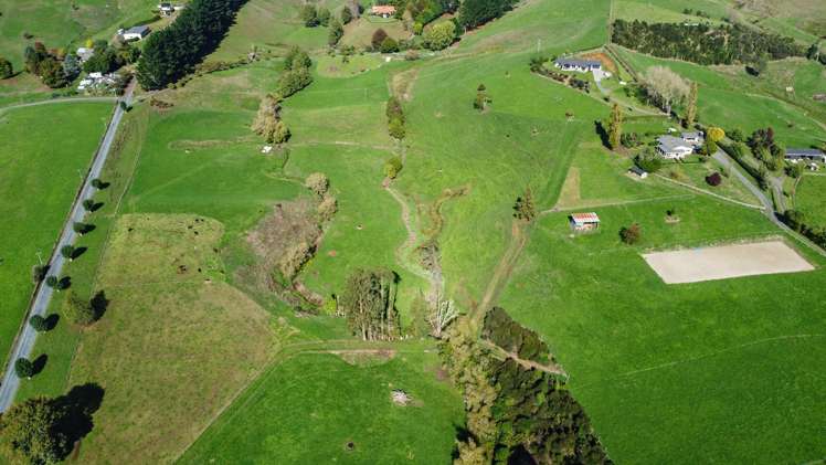 998 Limeworks Loop Road Te Pahu_35