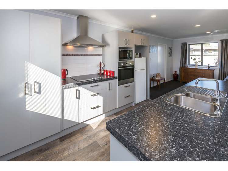 8 Carteret Place Aranui_11