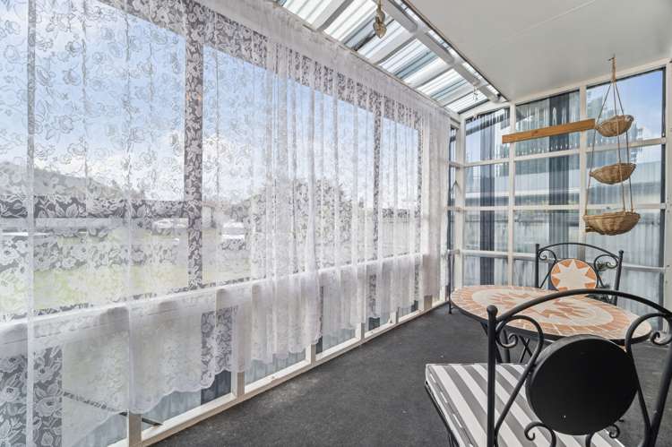 5 Adam Place Mangakakahi_12