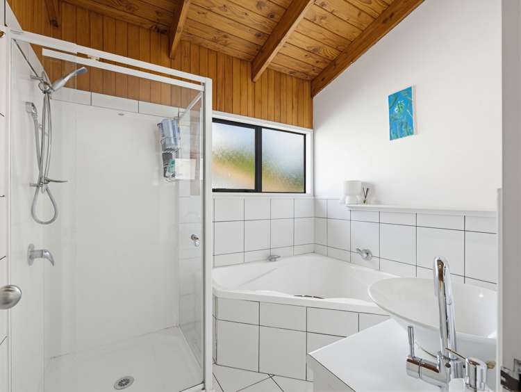 57 John Dee Crescent Red Beach_20