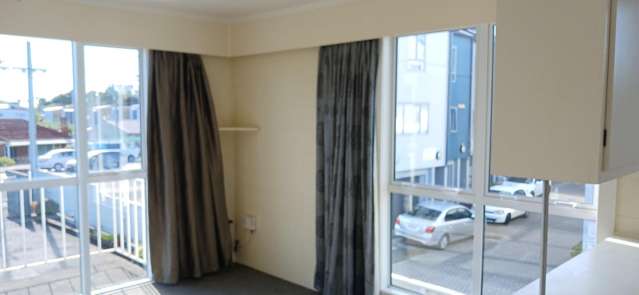 3/2132 Great North Road Avondale_4