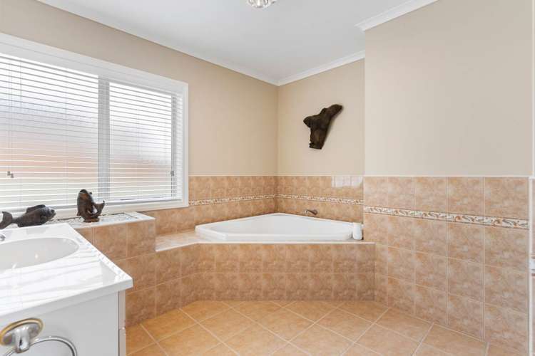 26 Moyrus Crescent East Tamaki Heights_19