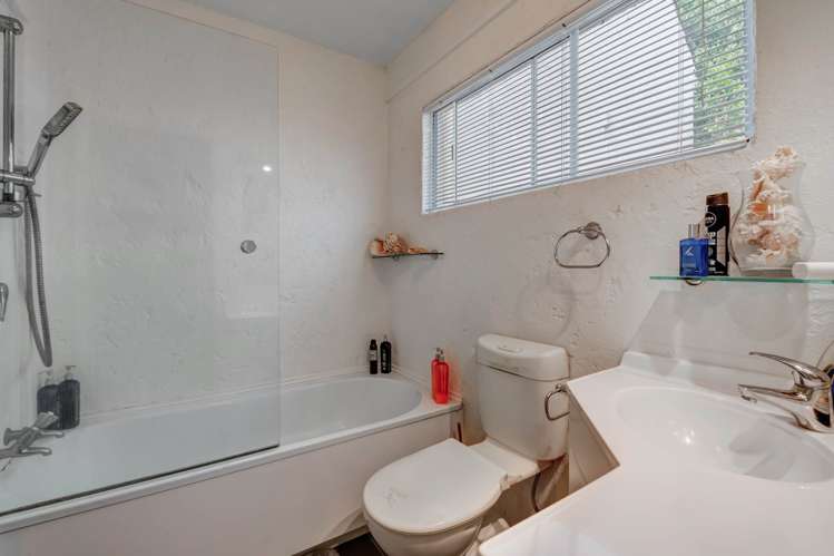 1C/2 Weranui Road Waiwera_11