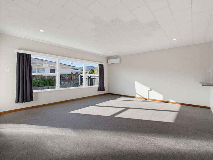 1/7 Tennyson Crescent Stoke_4