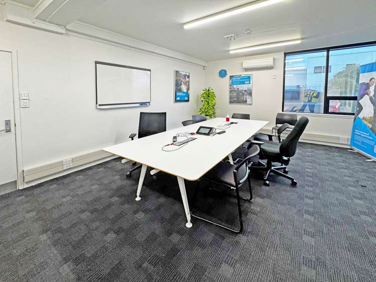 8 George Bourke Drive Mt Wellington_12