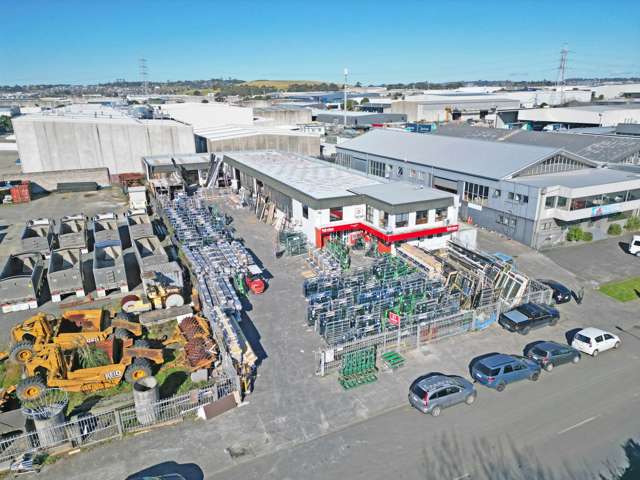 STANDALONE WAREHOUSING WITH SECURE YARD