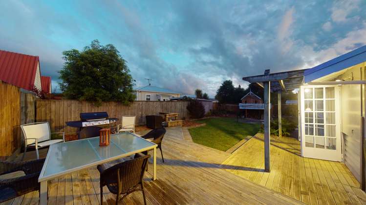 556a Queen Street East Levin_18