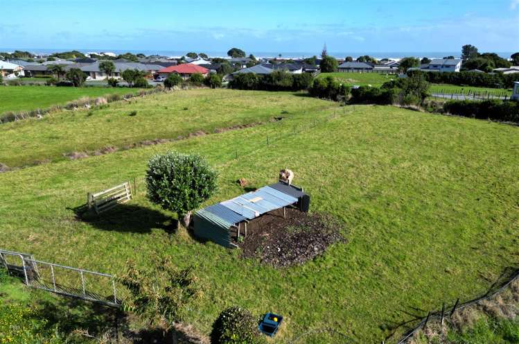 135 Coulson Road Paroa_17