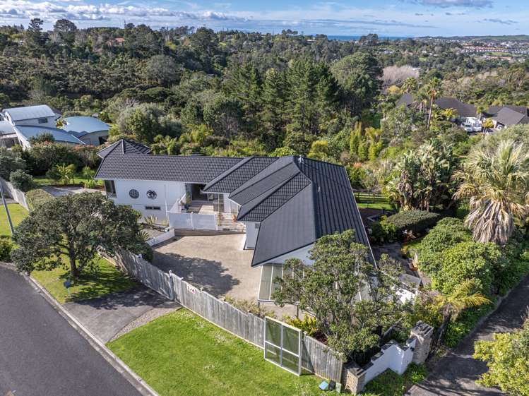 1/4 Roberts Road Matakatia_36