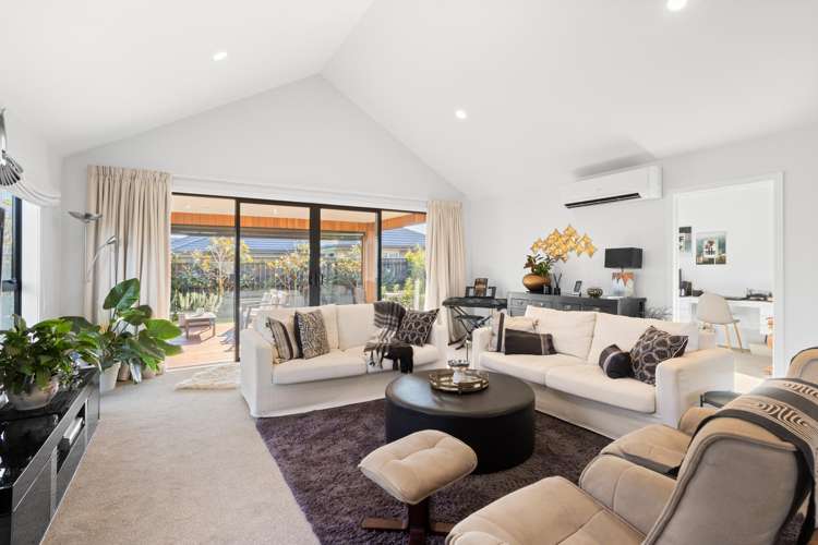 12 Spitfire Drive Burleigh_16