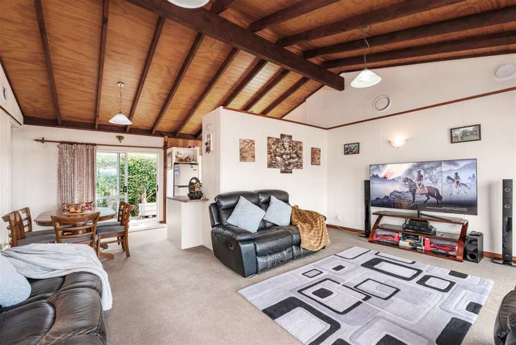 4/89a Royal Road Massey_7