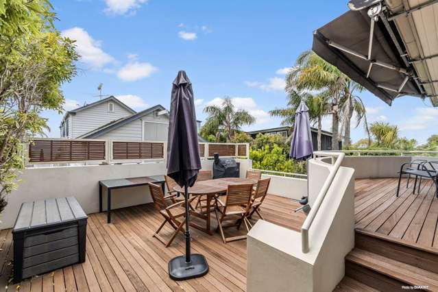 2/109 Churchill Road Murrays Bay_1