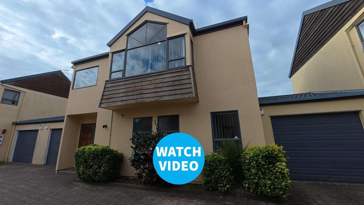 Central Townhouse - Great Location - Available Long Term 1