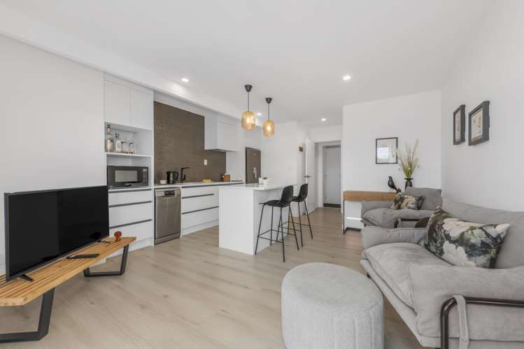 2/10 Pinewood Grove Botany Downs_17