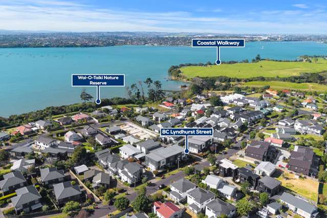 MODERN WITH VIEWS AND DOUBLE GARAGE TOO