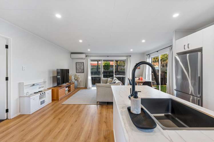92b Beach Road Te Atatu Peninsula_16