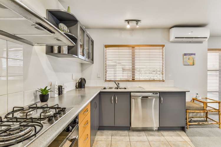 72l Seabrook Avenue New Lynn_10