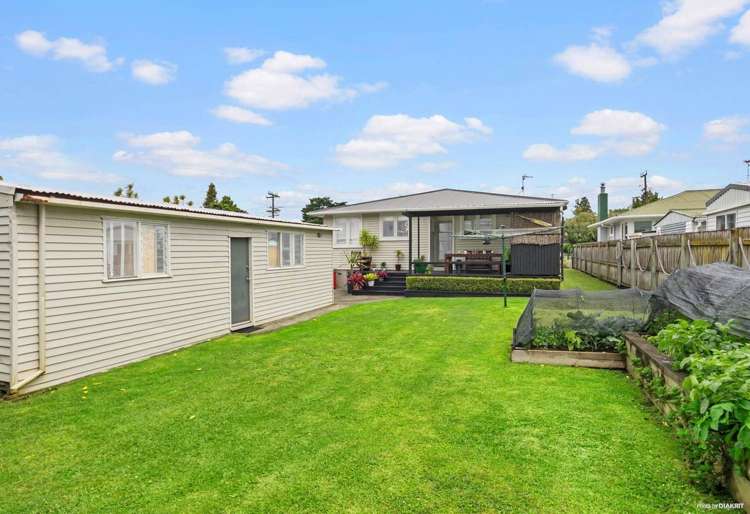 6 Woodford Avenue Henderson_11