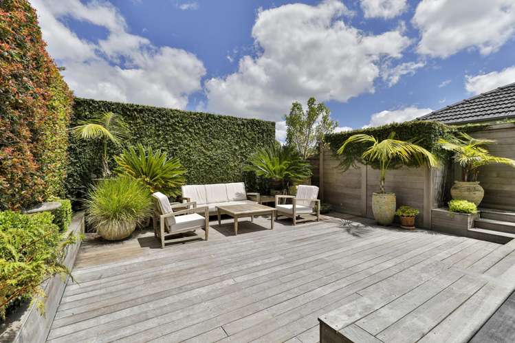 2/12 Bella Vista Road_0