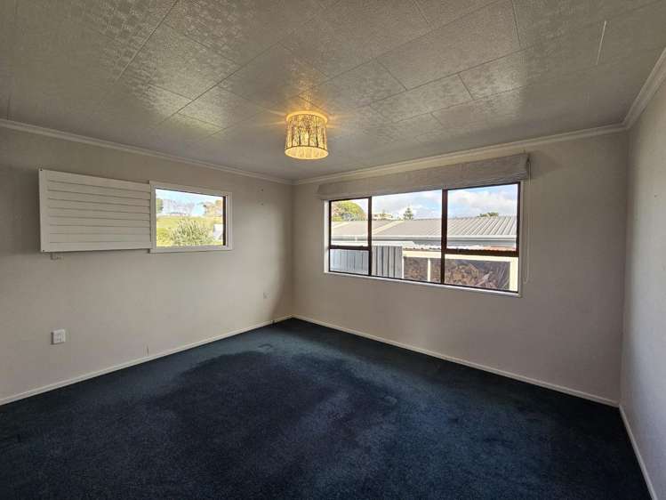 47A Glamis Ave 10825_10