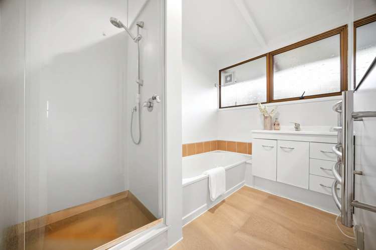 6 Chilton Place Mellons Bay_27