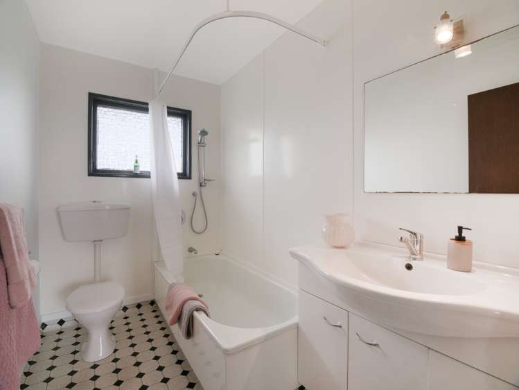 3 Sunny Bay Road Matua_13