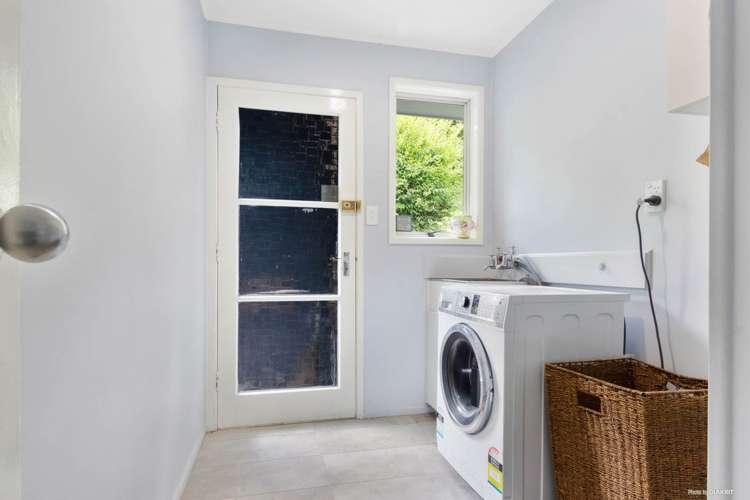 38 Staincross Street Green Bay_11