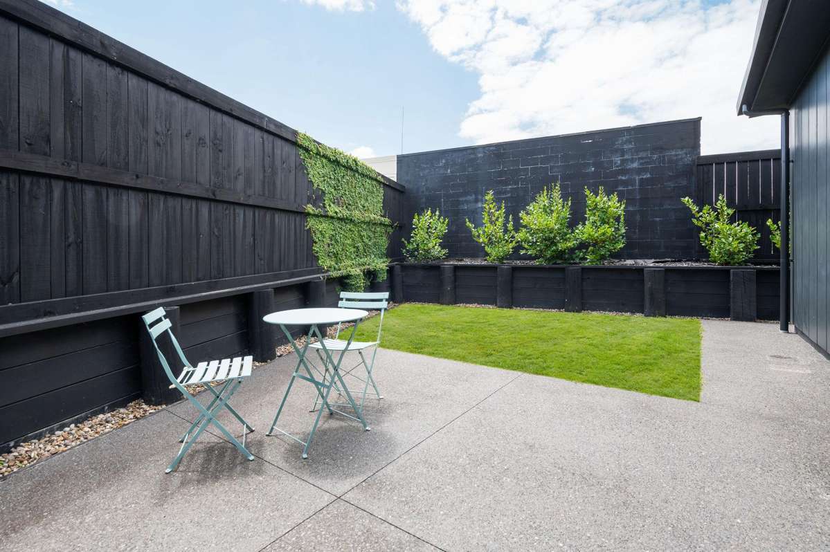 2/2 English Street_1