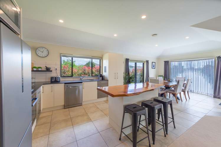 2 Raabia Close Parakai_7