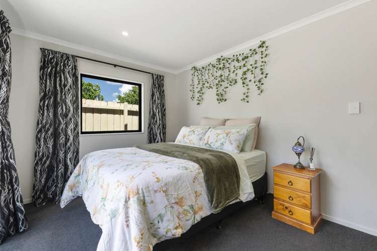 66 St Annes Crescent Wattle Downs_24