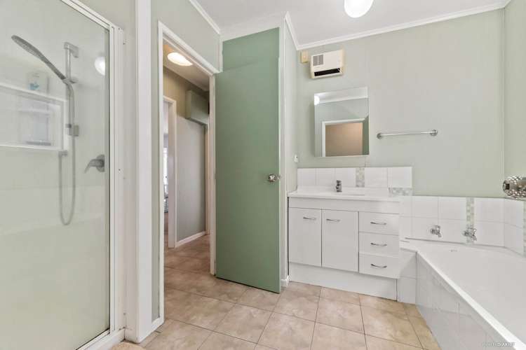 215 Vipond Road Stanmore Bay_12