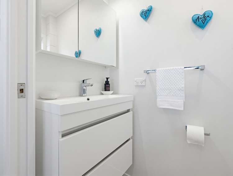 15A Claresholm place Mangere Bridge_13